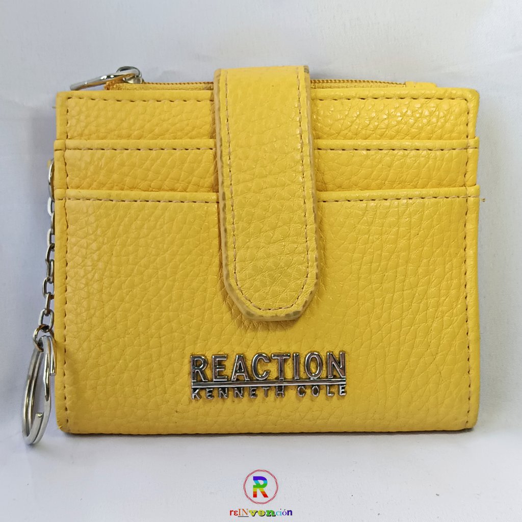 ReinvencionRopa's tweet image. ✨ Billetera amarilla #KennethCole con múltiples compartimentos para tarjetas, documentos, billetes y monedero con cierre.
Medidas 10x12 cm

#OFERTA 27 SOLES 💥💥💥

📦 ENVÍOS A TODO EL PERÚ 🇵🇪