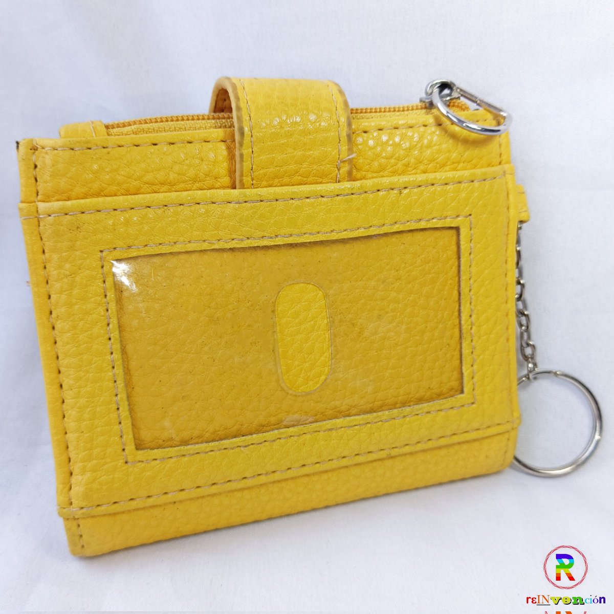 ReinvencionRopa's tweet image. ✨ Billetera amarilla #KennethCole con múltiples compartimentos para tarjetas, documentos, billetes y monedero con cierre.
Medidas 10x12 cm

#OFERTA 27 SOLES 💥💥💥

📦 ENVÍOS A TODO EL PERÚ 🇵🇪