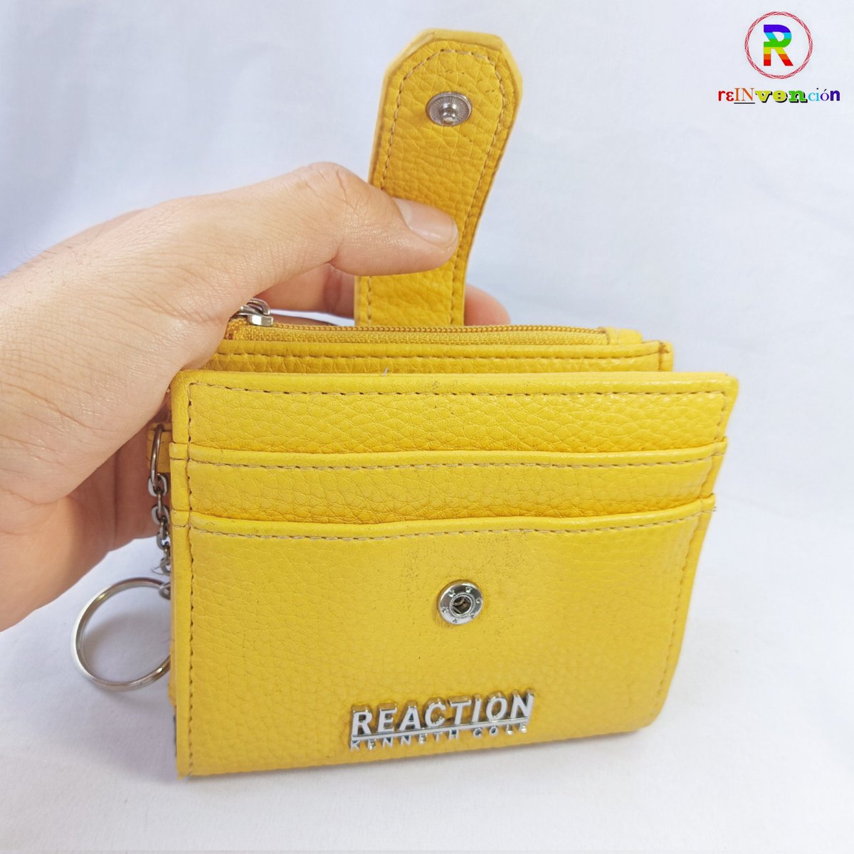 ReinvencionRopa's tweet image. ✨ Billetera amarilla #KennethCole con múltiples compartimentos para tarjetas, documentos, billetes y monedero con cierre.
Medidas 10x12 cm

#OFERTA 27 SOLES 💥💥💥

📦 ENVÍOS A TODO EL PERÚ 🇵🇪