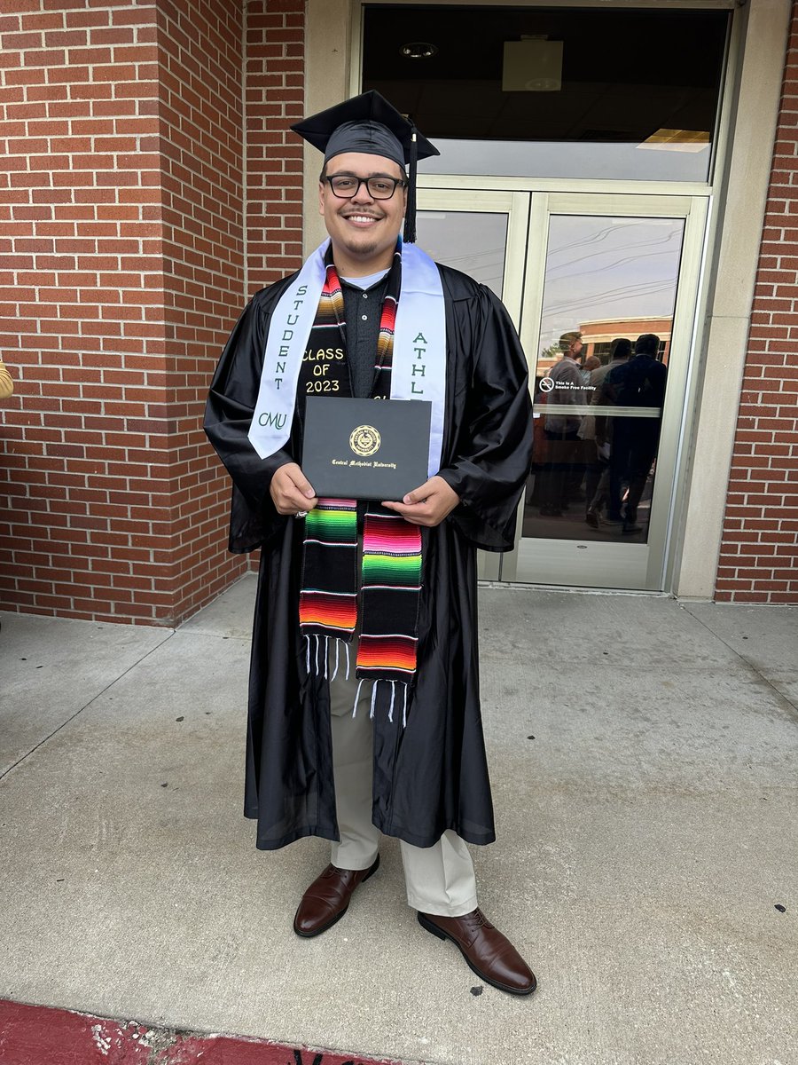 CoachCortez58's tweet photo. Bachelors Degree ✅
Won a championship ✅
First generation graduate ✅
Masters degree in progress …
Creating generational wealth thank you CMU for the opportunity closing some amazing chapters in life opening even better chapters can’t wait to start this journey https://t.co/0dORxKlkYL