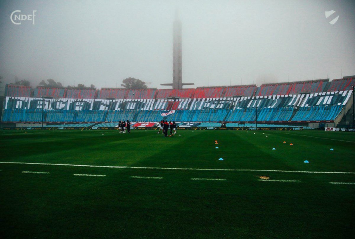 𝐃𝐄𝐂𝐀𝐍𝐎 en Uruguay, uno solo. 

#ElClubGigante 🔵⚪️🔴