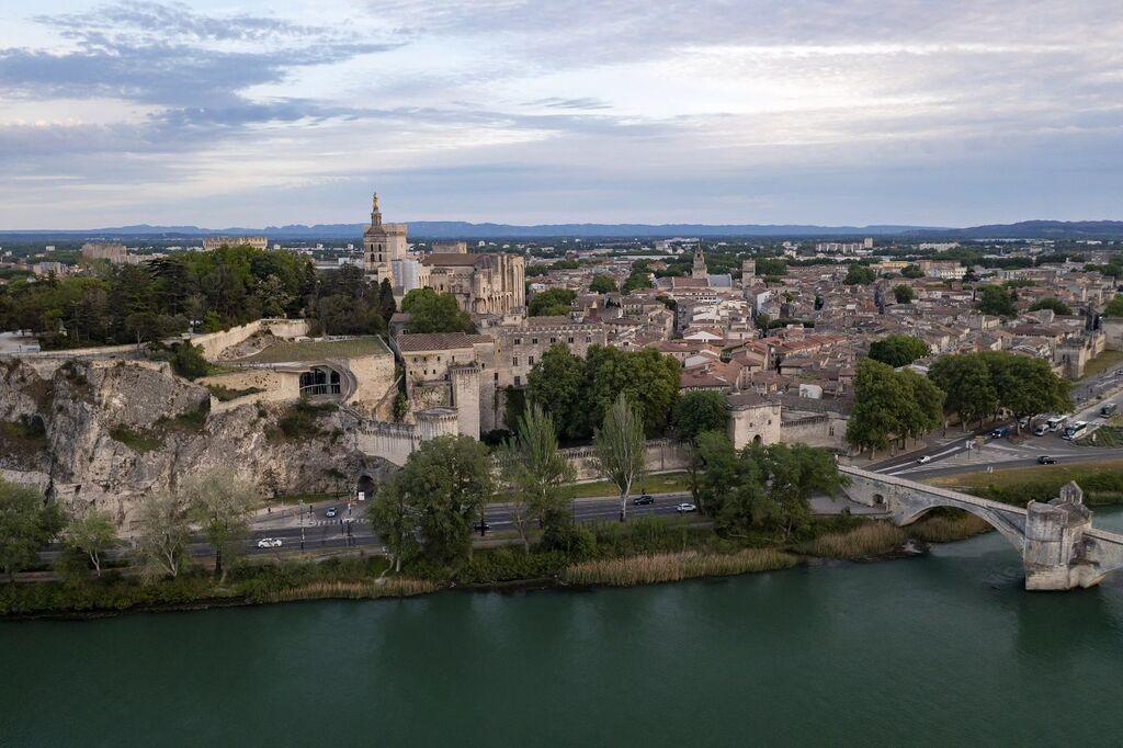 Avignon #aerial #aerialbeauty #aerialphotography #agameofdrone #dailyoverview #dji #djiglobal #djimavic2pro #drone #dronepics #drone_countries #droneart #dronebois #dronegear #dronelife #dronephotography #dronepointofview #droneporn #drones #dronestagram #fpv #fromwhereidro…