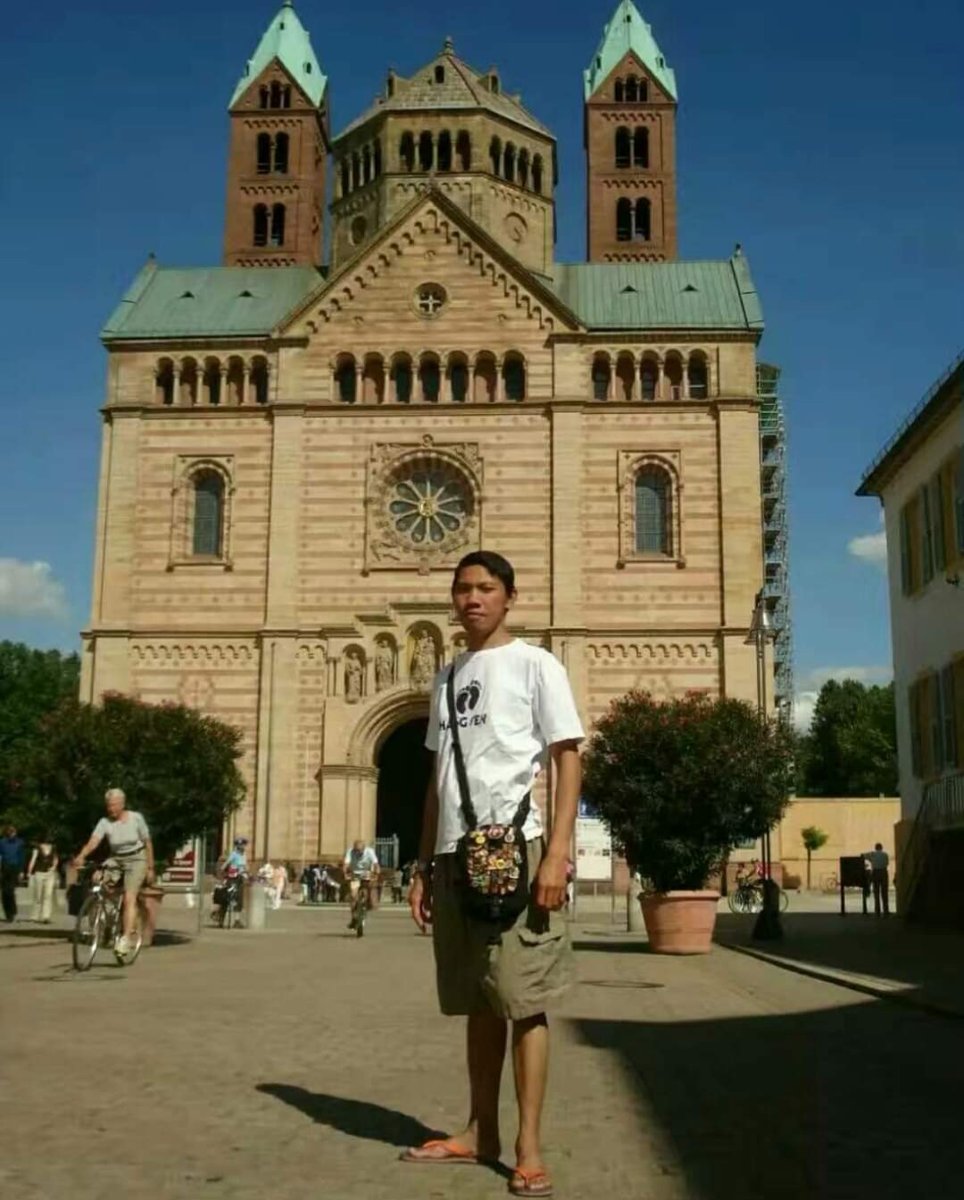 Tekuni apapun pekerjaanmu hari ini 
Walaupun tak bisa bikin kaya tetapi bisa bikinku keliling dunia 
Syukuri semua karena semua pasti baik jalannya kalaupun ditengah diujung atau diawal ada sandungan itu wajar 
Sambat keluh kesah semua pasti ada 
 tetep lah JANGAN SEMANGAT
LopeU