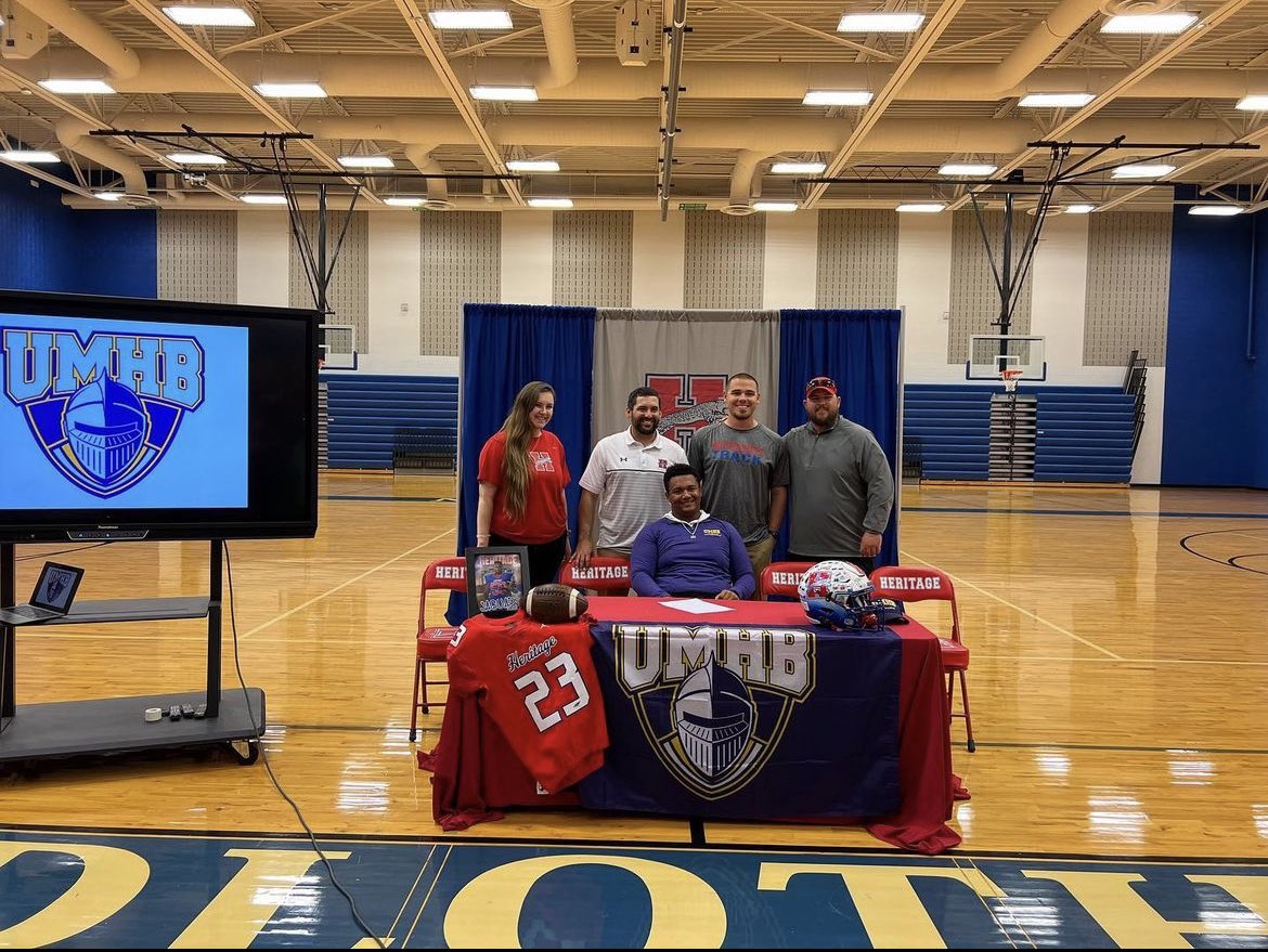 caitvecsey's tweet photo. What a big week for this senior! Started it off speaking at the Senior Baccalaureate last Sunday, signed to play college football Wednesday, then had his grad party tonight.
Words can’t express what you’ve meant to my family @Elijahmankins5 
Forever proud of you!🤍🫶❤️ https://t.co/Cf8IsanBnO