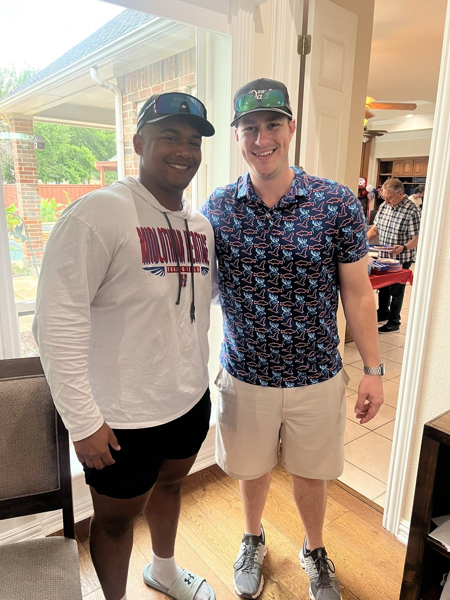 caitvecsey's tweet photo. What a big week for this senior! Started it off speaking at the Senior Baccalaureate last Sunday, signed to play college football Wednesday, then had his grad party tonight.
Words can’t express what you’ve meant to my family @Elijahmankins5 
Forever proud of you!🤍🫶❤️ https://t.co/Cf8IsanBnO