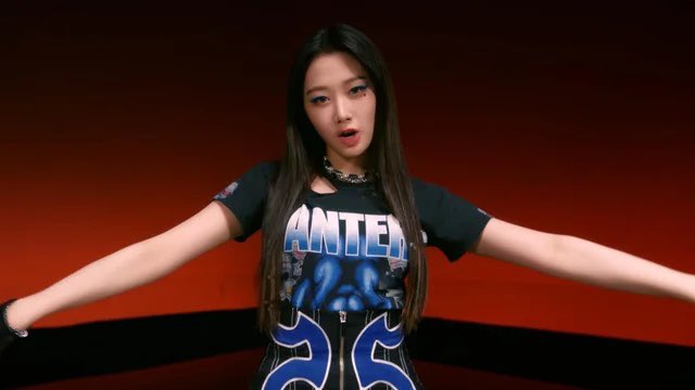 KpopMetal's tweet photo. Giselle from aespa was far beyond driven to wear this Pantera t-shirt. #aespa #KPOP #pantera https://t.co/eHz3mNw2vF