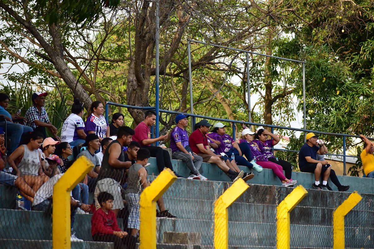¡En las buenas y en las malas! 👊🏽💜

¡GRACIAS TOTALES! 🏟️
#DurosdelNorte #SomosDuros 🟣⚪️