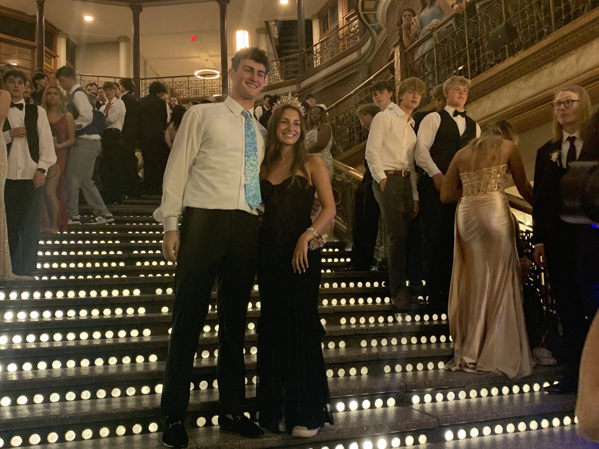 mjm_millerm's tweet photo. The king and queen have been crowned! Congratulations to Nash Trattner and Kennedy Kerrigan. @hudsonohschools #hhsprom2023 https://t.co/b1DnERAZxV