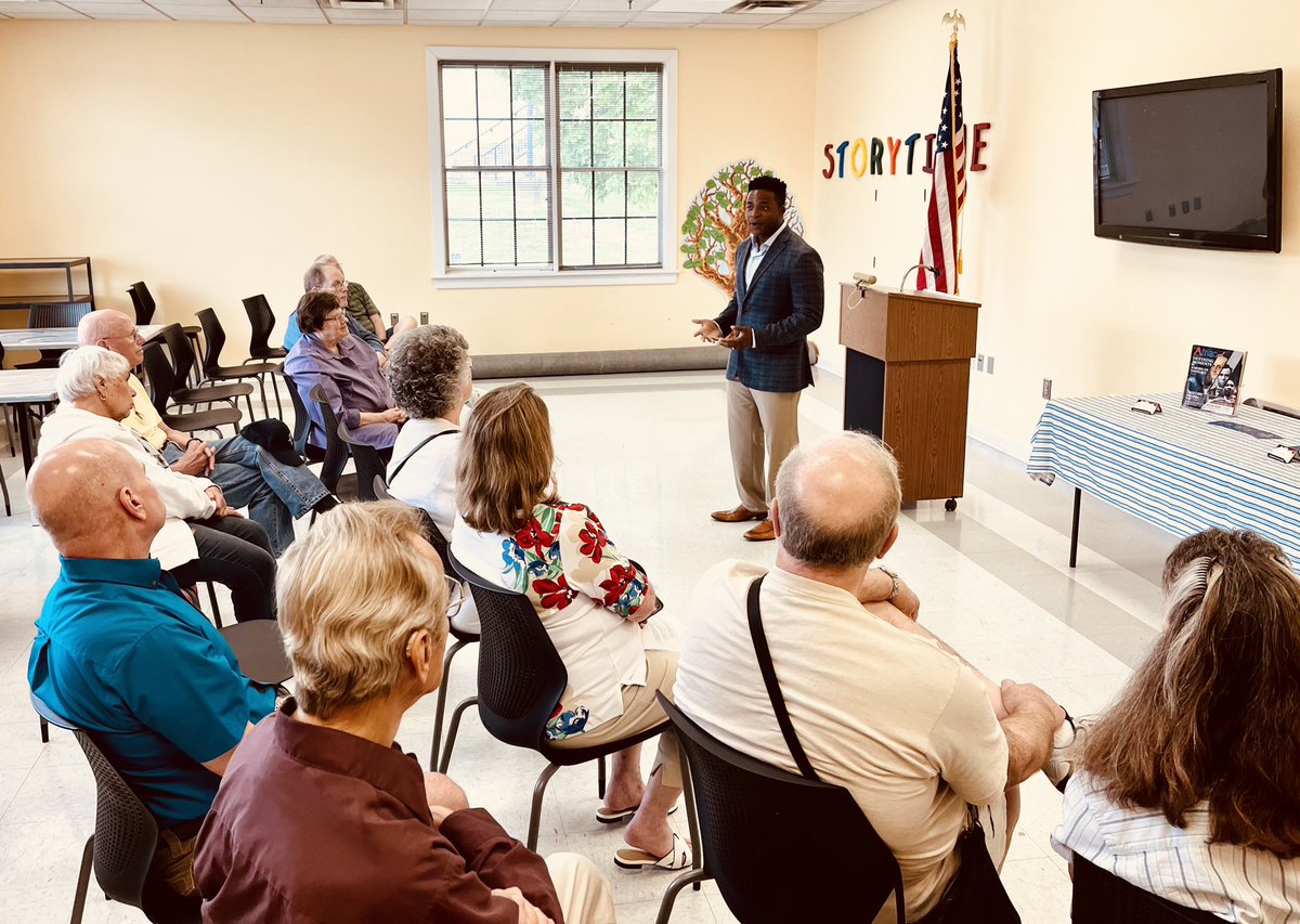 OlekaforKY's tweet photo. We’ve been nonstop sharing our message of experience &amp; opportunity. This week I’ve been to Murray, Paducah, Louisville, Bardstown, Lawrenceburg, Goshen, and Georgetown.

I will be an experienced conservative Treasurer who will protect taxpayer dollars &amp; defend the American Dream. https://t.co/q8KUXEqvUS