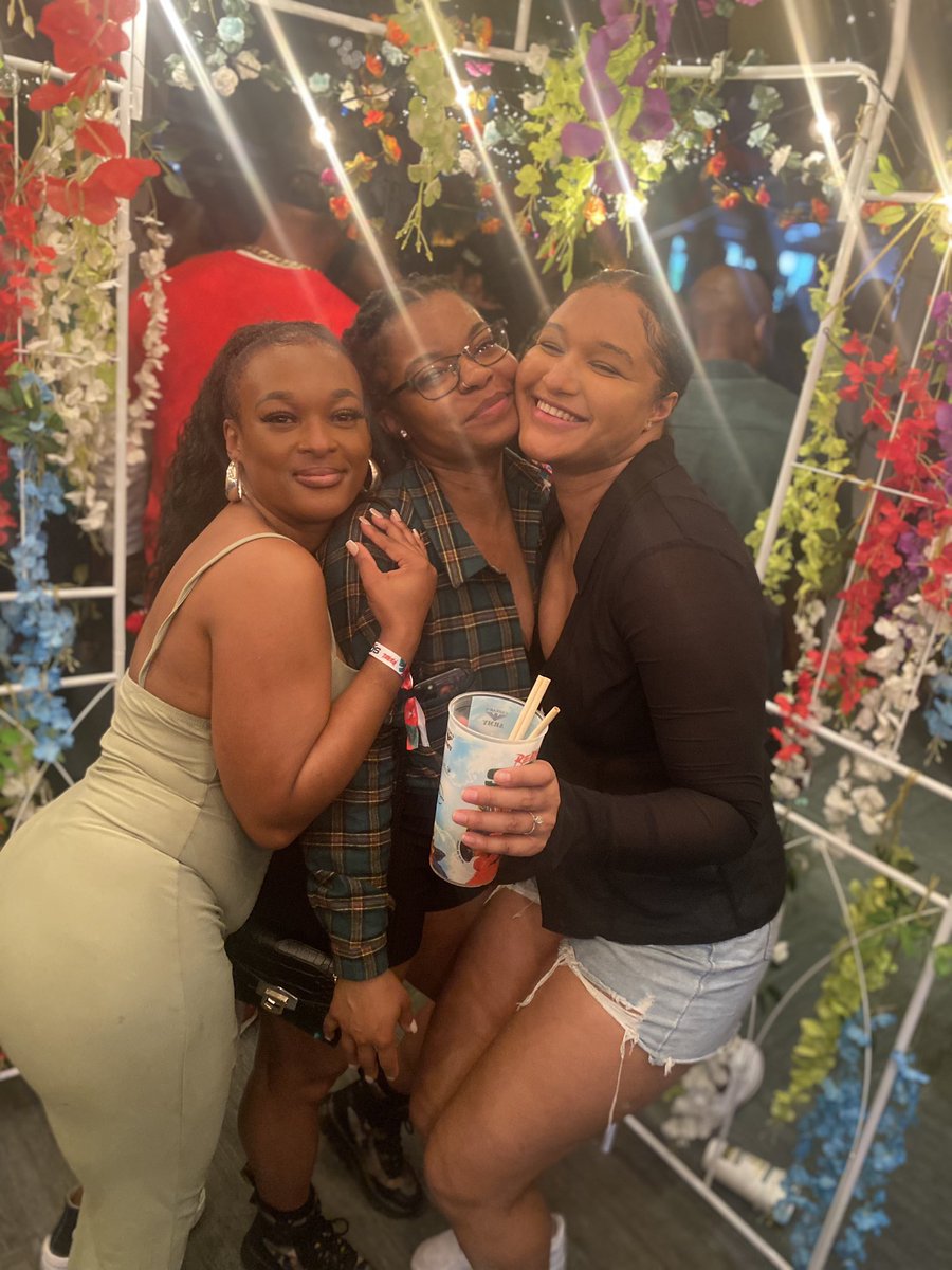 Rianna_Ri's tweet photo. My faves @ShanteFifi @LiancaLove ❤️ https://t.co/zLoZmDam7f