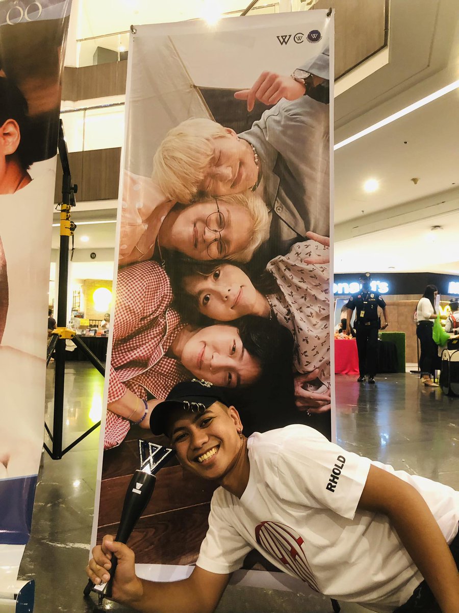 WINNERPHYG's tweet photo. Take a photo like WINNER family and get a chance to win official merchandise.

Tag us &amp; use #WINNERatKOSMOS2023 to qualify. This is also open for all 😉💙

#KOSMOS2023 https://t.co/JaicSItyv5