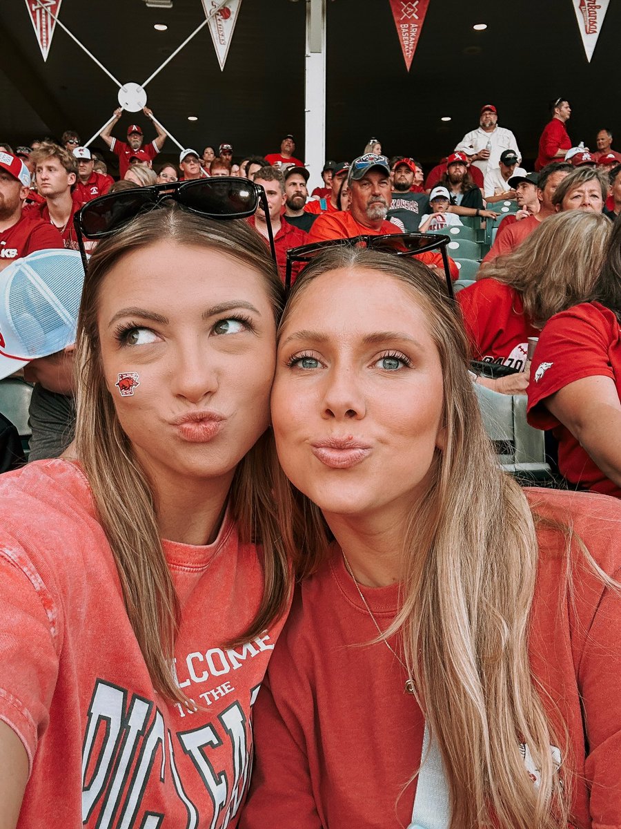 _holleyholley's tweet photo. #THISISBASEBALL #OmaHogs #baumshow @RazorbackBSB https://t.co/46Bs0mzaNh