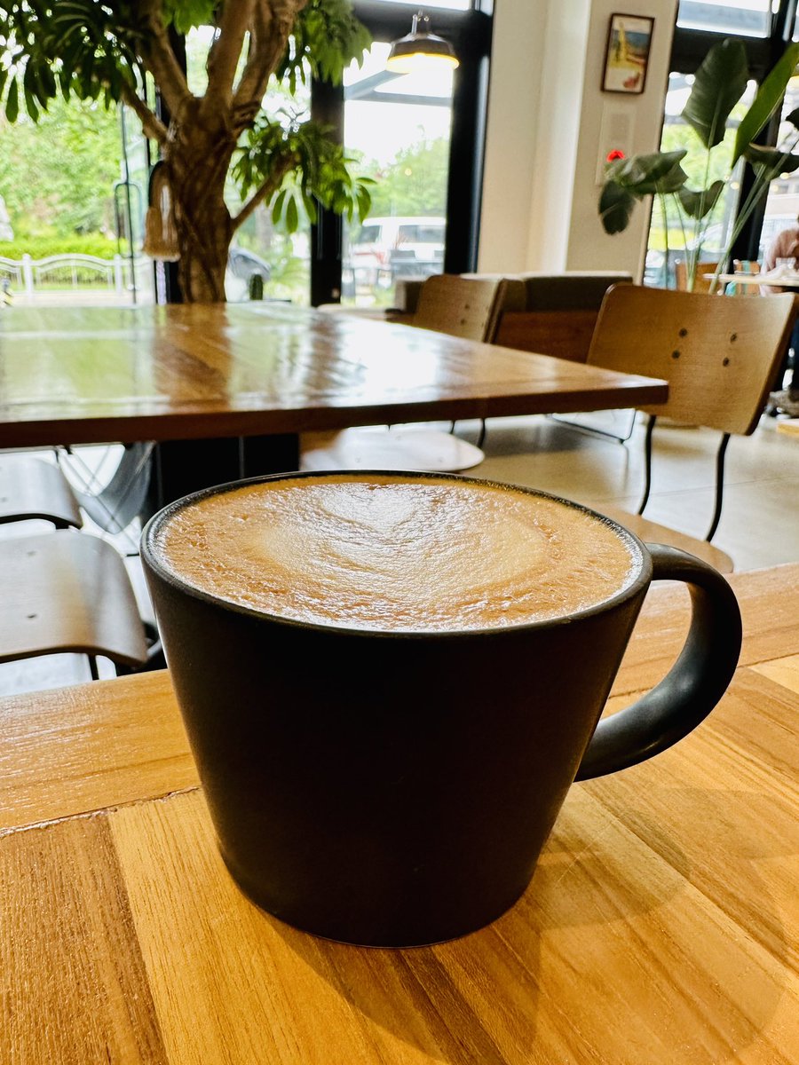 switchbackj's tweet photo. おはようございます⛅️
☕️🥯🍲
#ベーグル
#コーンスープ
#カフェラテ
#朝食
#モーニング
#朝活
#halocafe https://t.co/SKx5gfv7it