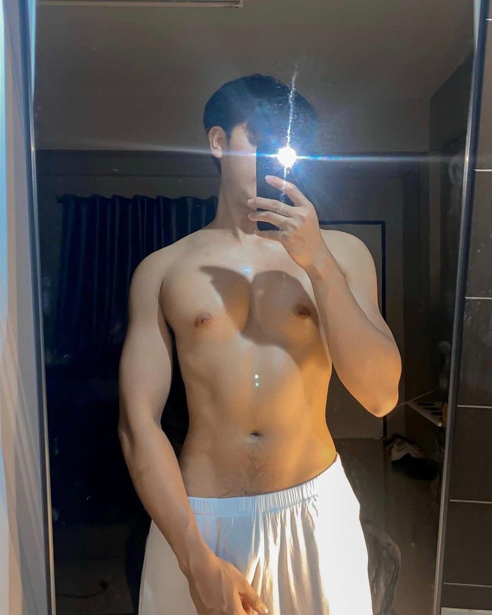 badbloodph's tweet photo. @tteobok_ki Okay lang ba kahit walang abs 🥴 https://t.co/LHCxCYGkrD