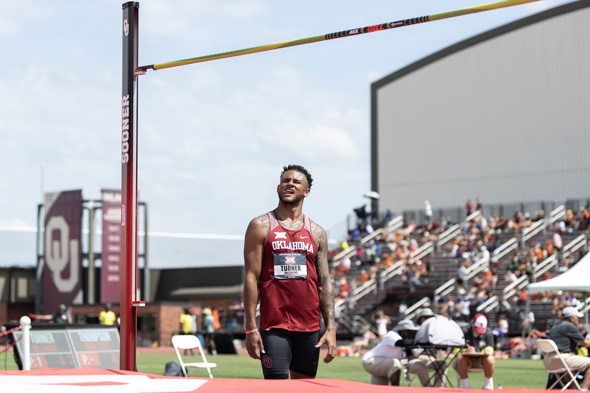 OU_Track's tweet photo. 𝙏𝙝𝙚 𝙎𝙤𝙤𝙣𝙚𝙧𝙨 𝙝𝙖𝙙 𝙖 𝙙𝙖𝙮 😅

5️⃣ Big 12 titles,🔟 podium finishes and 𝙇𝙀𝘼𝘿𝙄𝙉𝙂 on both the men's and women's side!

🔗 | https://t.co/4mWlZ3Pj4W 
 
#BoomerSooner ☝💨 https://t.co/GR4q1XR334