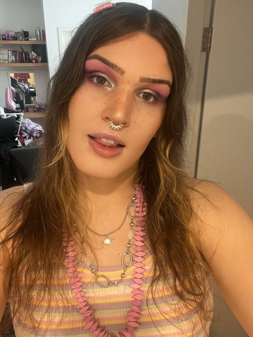 Me before I went bowling 💕💕💖💖 https://t.co/lGESQ2PRnc