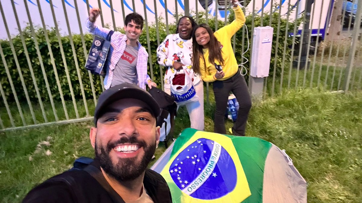 beyonceaccess's tweet image. Fãs brasileiros já estão na fila para o show da Beyoncé em Bruxelas desde cedo. O show acontece neste domingo às 15h da tarde, horário de Brasília. 🇧🇪 #RenaissanceWorldTour