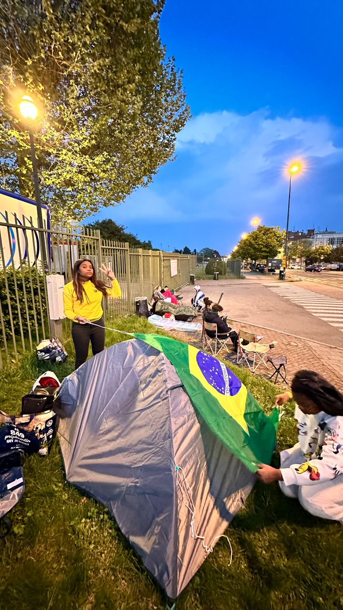 beyonceaccess's tweet image. Fãs brasileiros já estão na fila para o show da Beyoncé em Bruxelas desde cedo. O show acontece neste domingo às 15h da tarde, horário de Brasília. 🇧🇪 #RenaissanceWorldTour