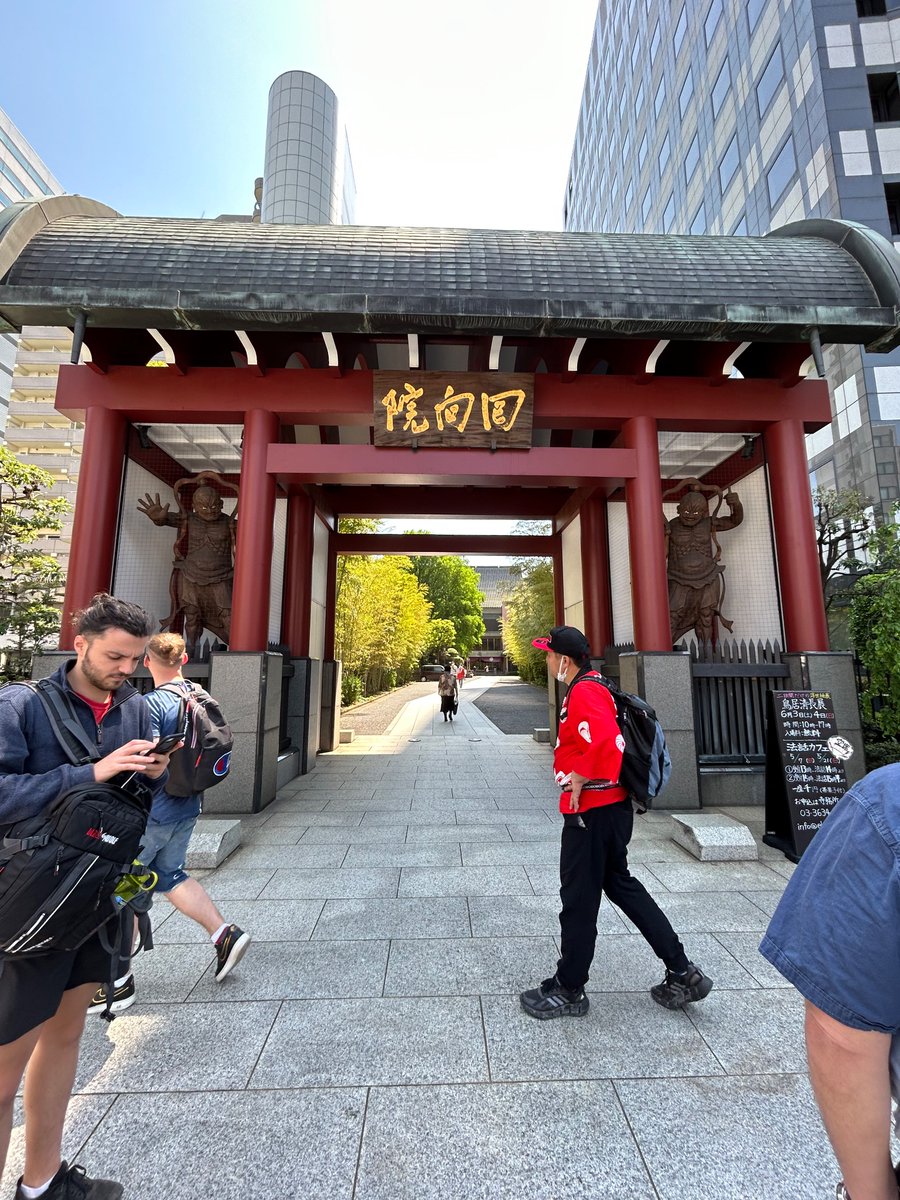 zanaroo123 tweet media