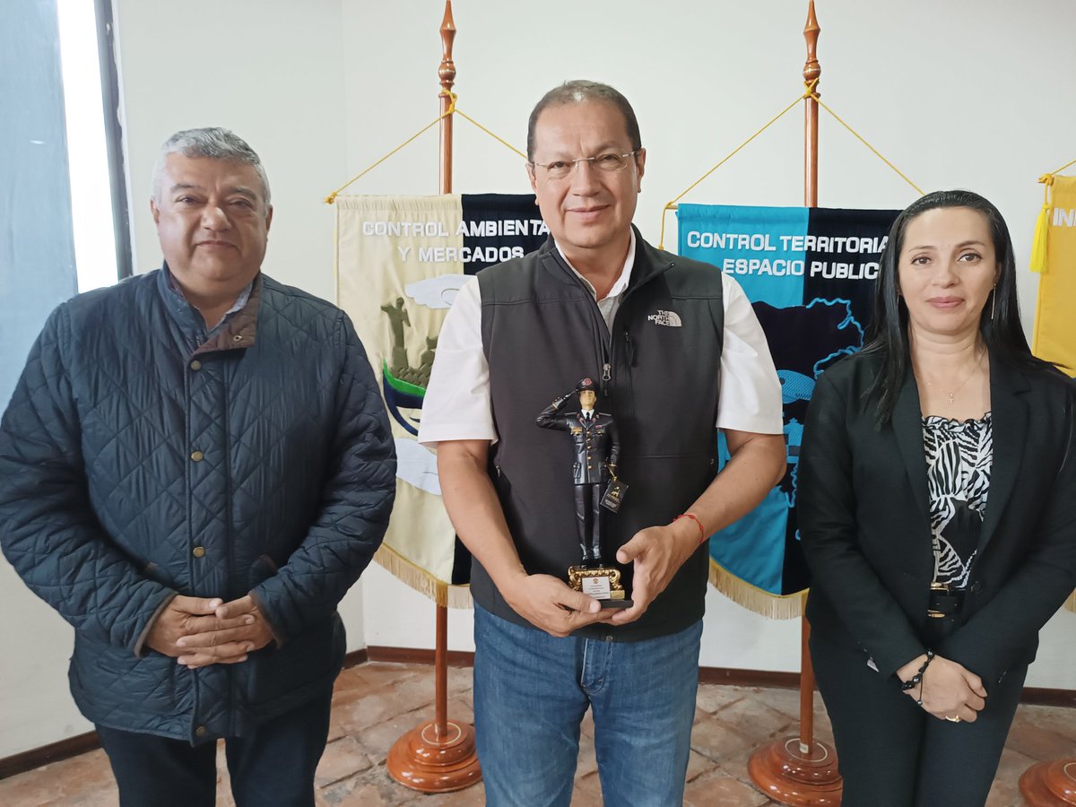 AldasRamiro's tweet photo. 📍El Alcalde Santiago Guarderas Izquierdo entregó al CACM-Q  aulas equipadas que serán utilizadas para el personal en:
✅ Cursos de formación 
✅ Entrenamiento
✅ Ascensos 

👥Para la comunidad en:
✅ Los distintos programas de vinculación social y convivencia ciudadana. https://t.co/d33bF3kctl