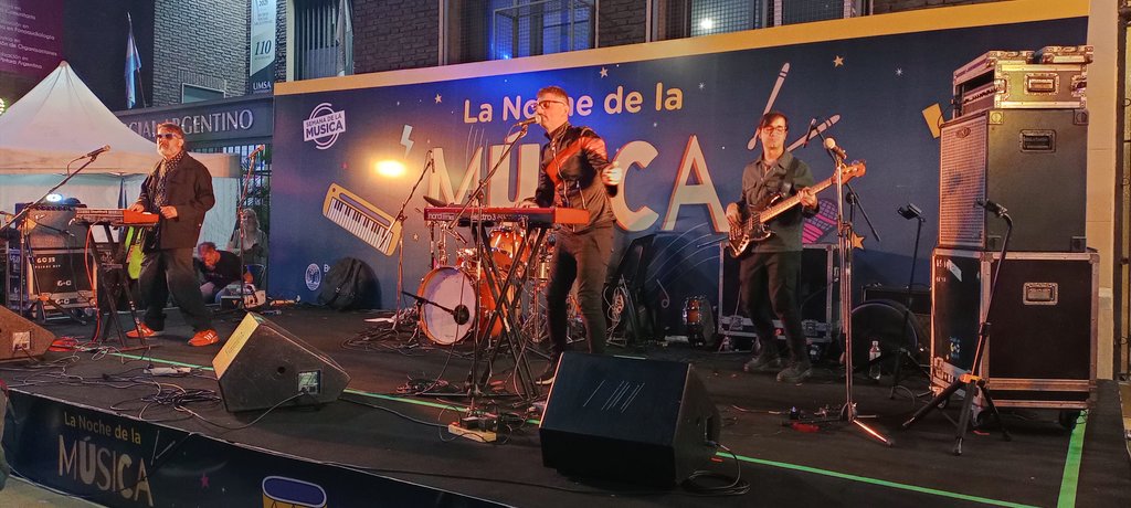 Ada_Limache's tweet photo. La noche de la música 🎼
#Musica #BuenosAires https://t.co/bJi3W6gRJn