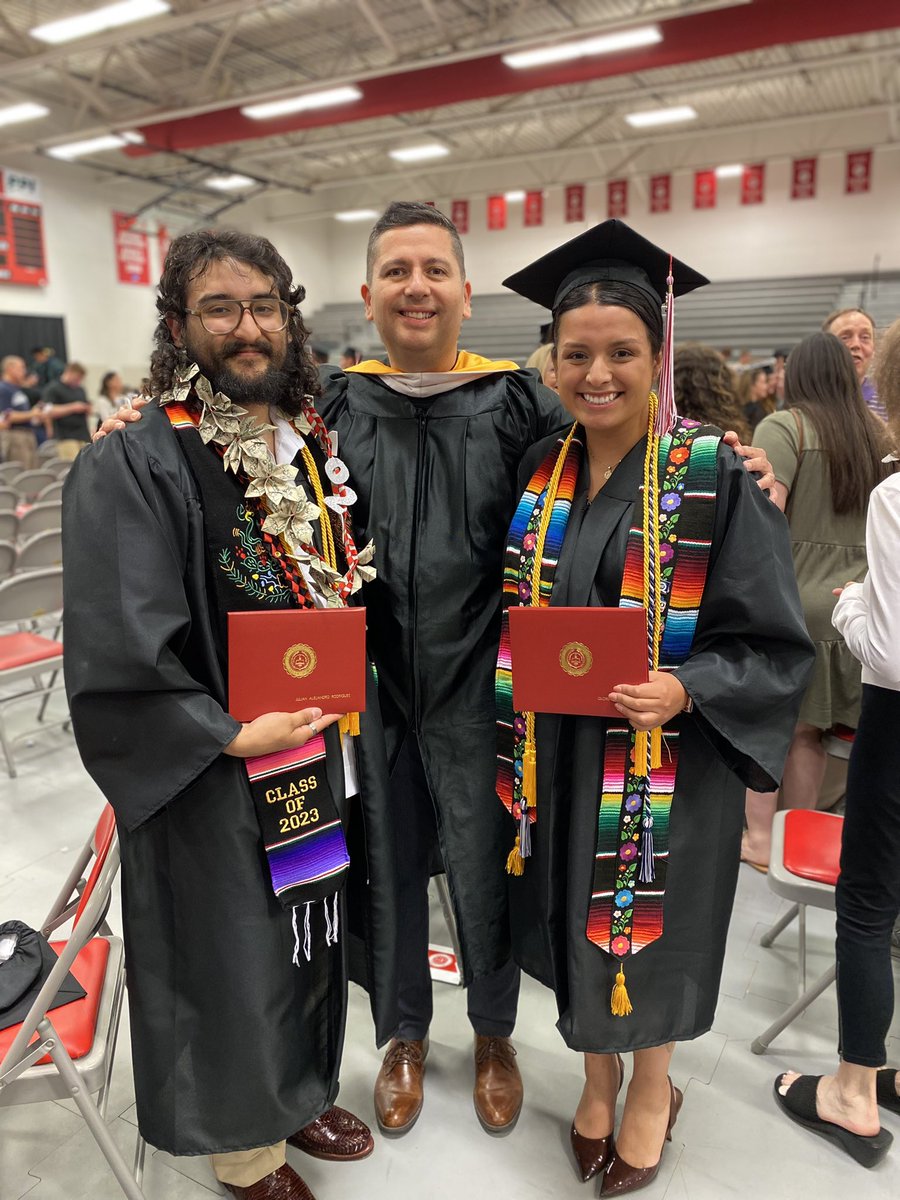 OscarReynaga's tweet photo. Congratulations to the Class of 2023!! It seems fitting that their Commencement ceremony would be no less exhilarating than what they’ve lived through these last four years. Bring it world!! Nothing can stop them!! 🎓🎓💐💐💐💐💐 👏🏼👏🏼👏🏼👏🏼👏🏼 @CentralCollege https://t.co/B2Fpo2plLu