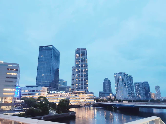 私が横浜に来るときいつも天気がめちゃくちゃ悪いの不思議でならないよ。横浜の人は「ちょっと赤レンガ倉庫にランチ行ってくる!」とか言えるのか…おしゃれ～