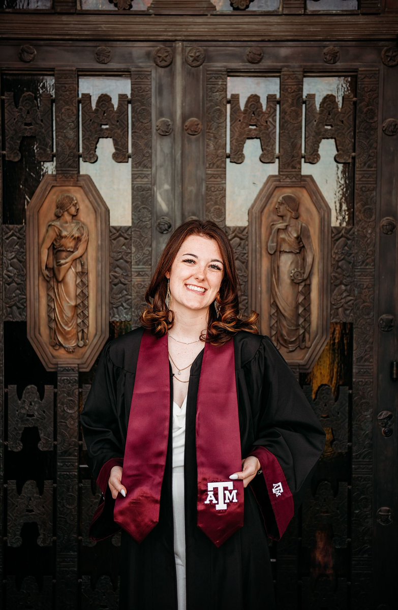 skyysmith1011's tweet photo. I graduated, so now I'm like all smart and stuff https://t.co/zjZvzFzsFP