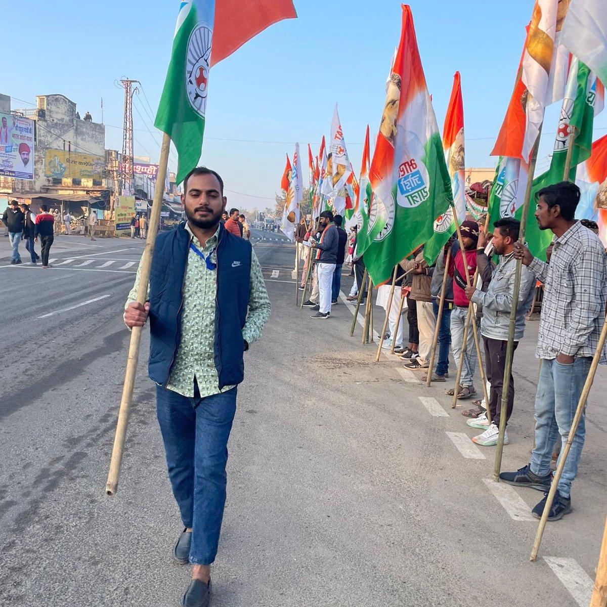 #नफरत के बाजार में #मोहब्बत की दुकान खोलने चला हूँ। 
#NewProfilePic
#bhartjodoyatra