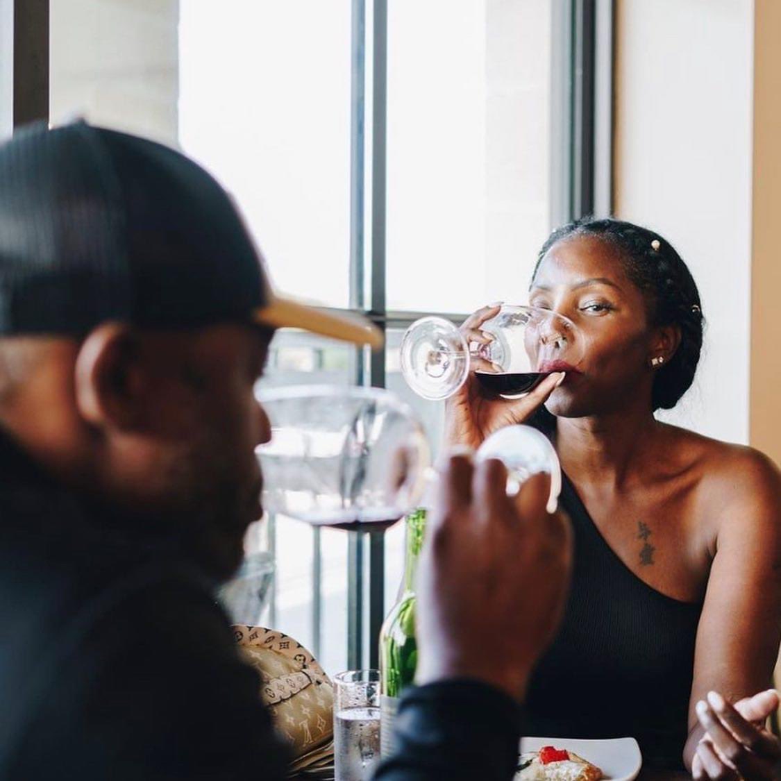 SAUEBLACKTX's tweet photo. Black Women-Owned Micro Winery Near Houston

📍Wine Vibes | 9018 Sienna Crossing Dr Suite 100, Missouri City, TX 77459

1st photo 📷: .@HoustonChron https://t.co/nT7LCPHI7N