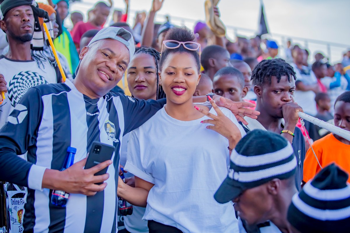 onlinefanclubz2's tweet photo. #Peace_Cup Sem Final
Umukino wo kwishyura @SCKiyovuSports yakira @aprfcofficial .umukino ubanza zombi zanganyije 1-1 ninde ufite amahirwe kurusha undi yo gutera intambwe isanga @rayon_sports kuri Final? Byose ni mukanya:
🏟 kigali pelé Stadium
🕒 1⃣5⃣HOO
🎤 Radio Rwanda
📺MagicTv https://t.co/TVPce32lcw
