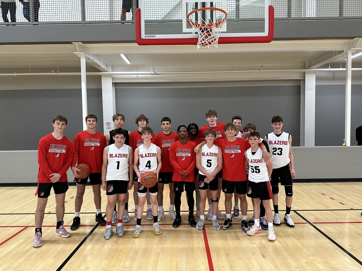 MkeTrailblazers's tweet photo. The U13 and U17 Blazers at the Blizzard Blast in Appleton, WI.  Both teams went 2-0 today!  Back to work tomorrow. https://t.co/DhiwThJJj1