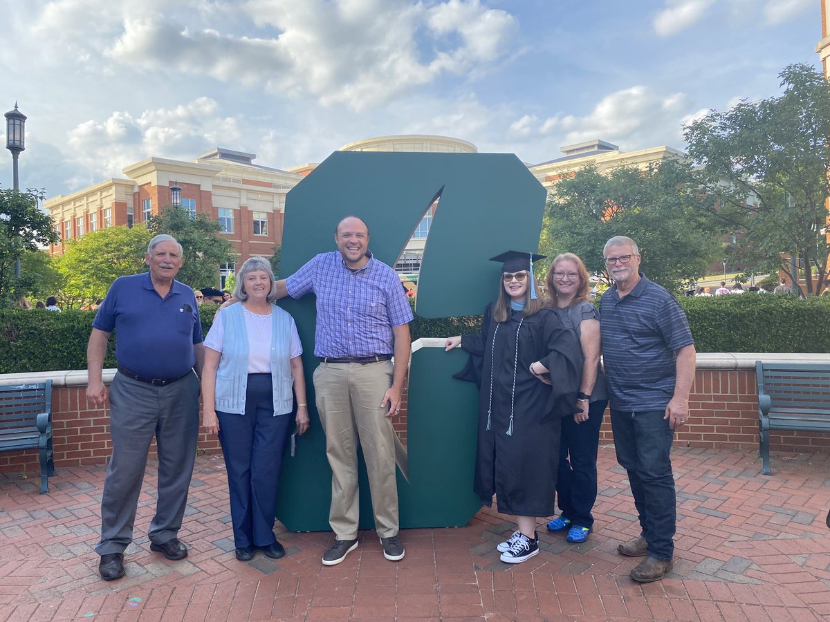 MatthewTessnear's tweet photo. 💚 👏 I am infinitely proud of my wife @mollytessnear, a North Carolina Principal Fellow who earned her Master of School Administration degree from @unccharlotte and participated in commencement this weekend! #49erGrad23 We got to celebrate with all of our parents. 😊 💚 https://t.co/w9t409Z9ZQ