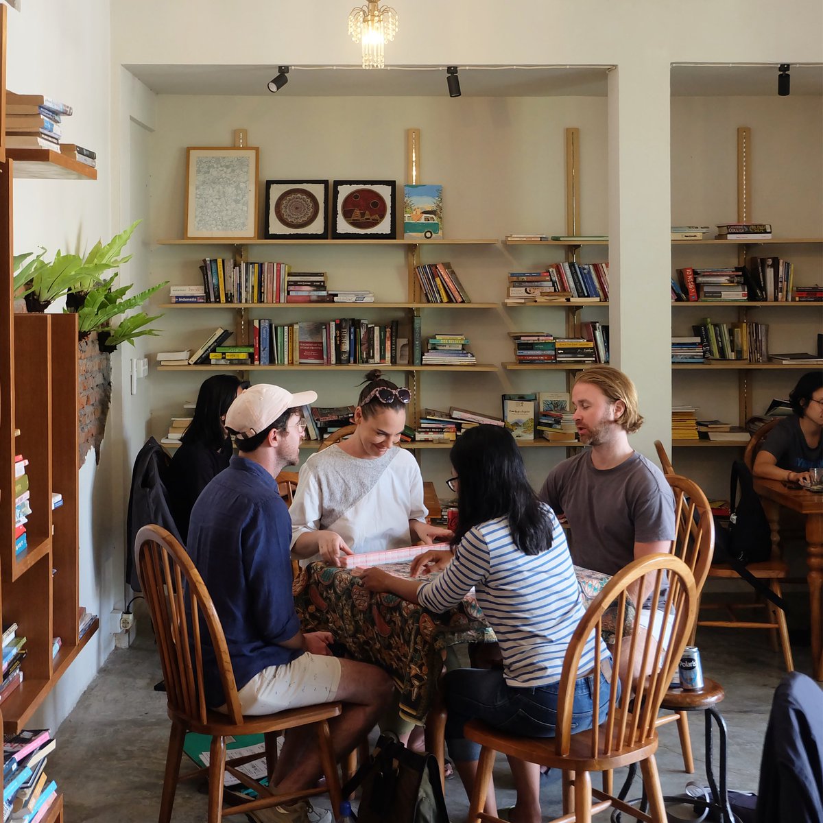 littletalksubud's tweet photo. Our cozy cafe is the perfect spot to catch up with friends and make the most of the weekend. Let's sip, savor, and enjoy the little moments that make life so sweet. https://t.co/H3RoJ89ujq
