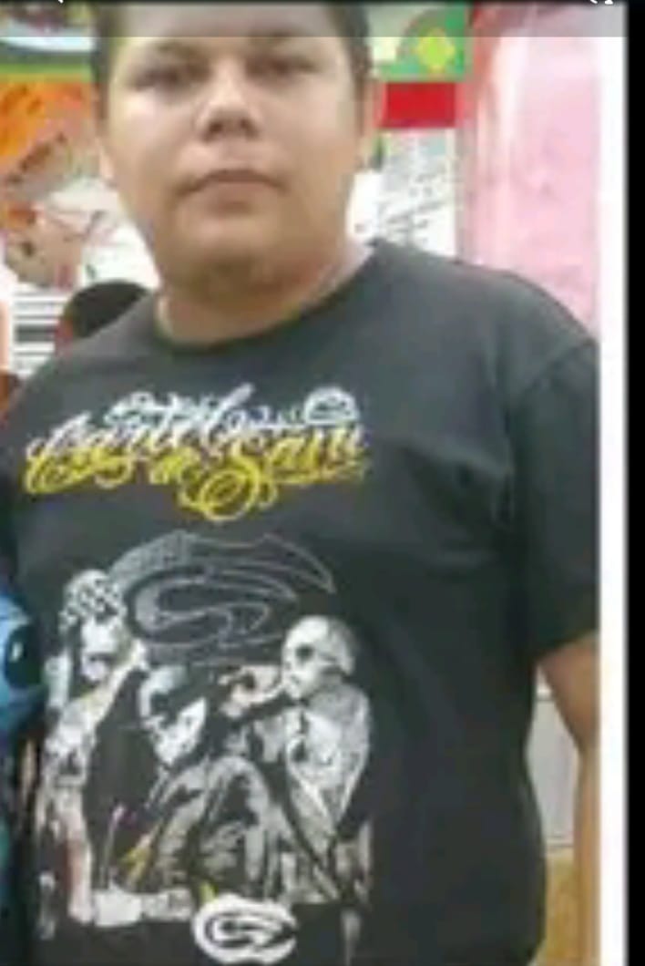 grafica_perra's tweet photo. #ULTIMAHORA siguen las denuncia de los avitantes de la Guayacán en soyapango, este #Terroristas es alias el gorrila quien se encarga de recoger el dinero de las extorsiónes y se las hace llegar a un hermano que tiene, alias el travieso.

Cc. @PNCSV @Director_PNC @FGR_SV https://t.co/357efd3C11