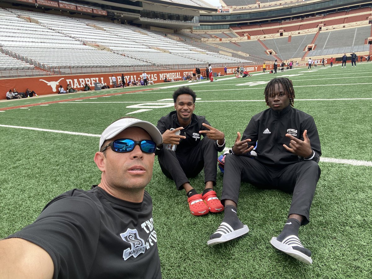 SK_Track_Field's tweet photo. Shout out to William Davis III getting Steele points at the STATE Track Meet. PR in the 300h 37.86. .09 off the school record.  #UnfinishedBusiness  finished! Great year Knights! https://t.co/dn4uLG4WYM