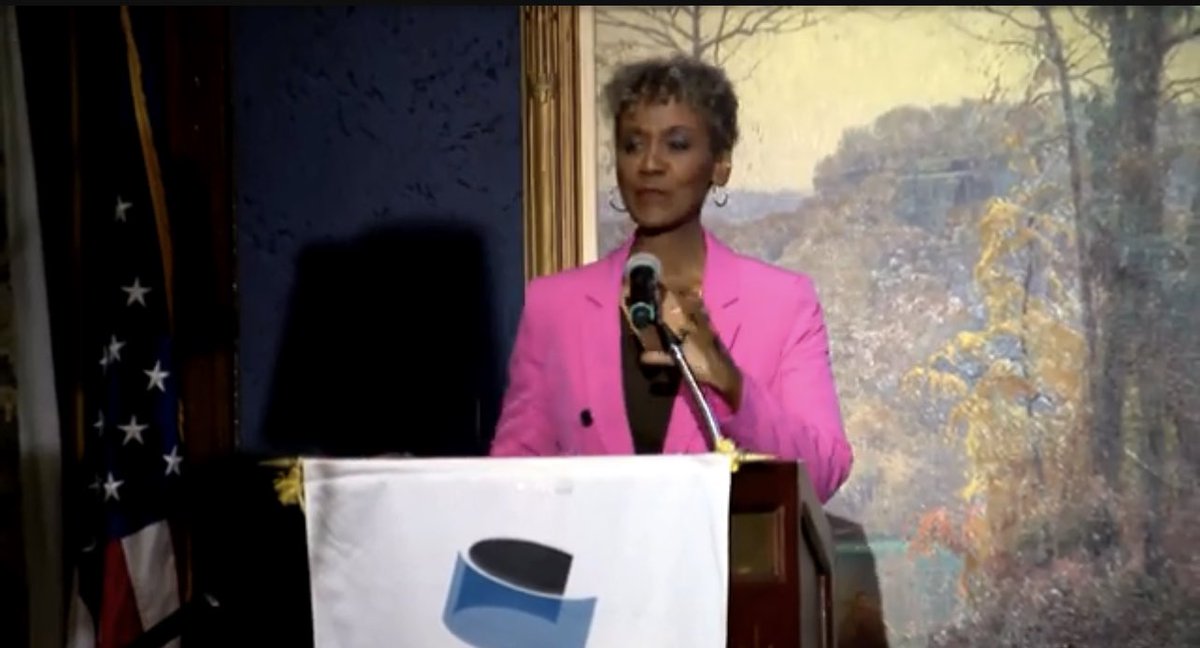 NABJ's tweet photo. NABJ President Dorothy Tucker (@Dorothy4NABJ) accepted the Lifetime Achievement Award from Chicago Headline Club Friday. 👏🏽Watch here as she delivers a pep talk to her younger self on the importance of not quitting during her speech — 🎥 @cbschicago : https://t.co/QTvoPdHYqH https://t.co/cxFamIGgLA