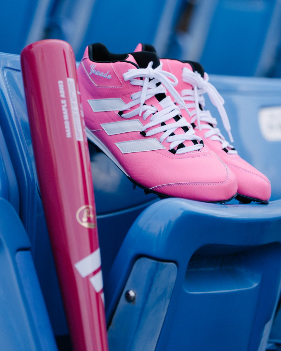 #山田哲人 が大切にする母への
感謝の気持ち🎀
ピンクの特別アイテムと共に、
試合に挑む。

#adidasBaseball #母の日