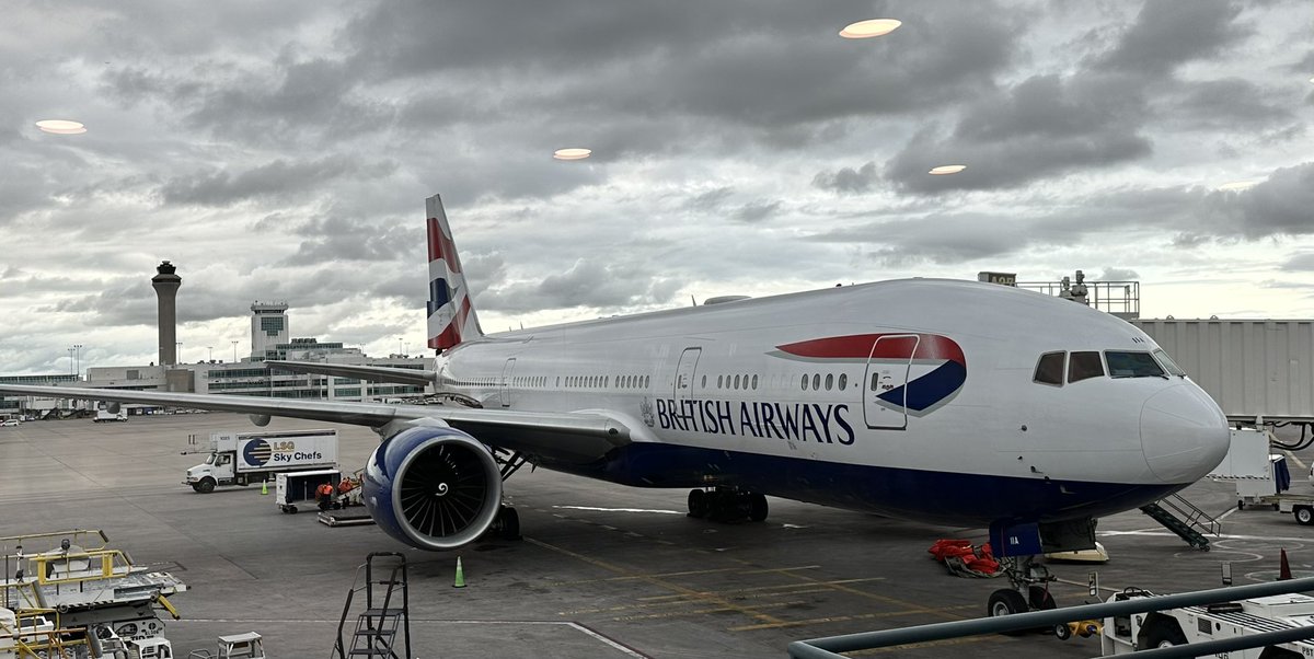 MrHoldyOne's tweet photo. London here we come! #BA218 @DENAirport #Boeing777 https://t.co/DqjMsJTfNs