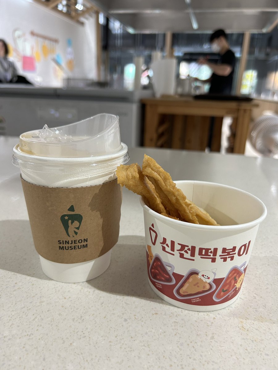 liumeiuru's tweet photo. シンジョントッポッキミュージアム
試食付きで入場料は一万ウォン
📍 대구 북구 관음로 43
大邱市北区観音路43
℡053-321-6339
🌐 https://t.co/RoI5XfbMbH

#大邱
#大邱観光 
#visitdaegu
#대구관광
#제멋대로대구로드 https://t.co/oHHfA6Rcbz