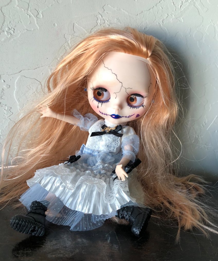 Women in horror work across all kinds of media. Pledge $75 to our Kickstarter for a handmade, one-of-a-kind Delightfully Creepy Doll and support women horror artists!

kickstarter.com/projects/cutth…

#womeninhorror