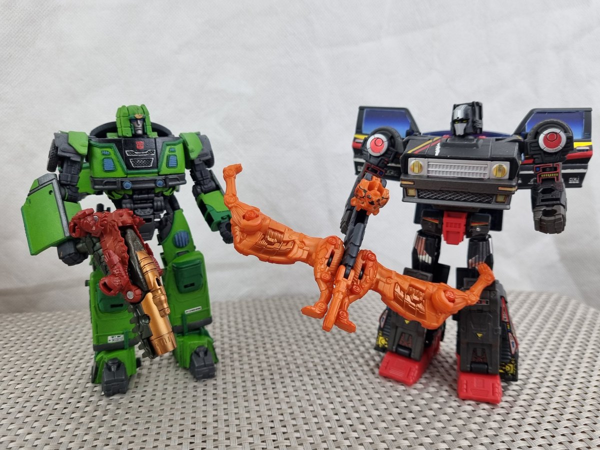 CosmicConker's tweet image. Introducing new Battle Masters:
Gnashteeth and Sunbow

These were made using Transformers Rise of the Beasts Beast Alliance Skullcrucher and Arrowstripe from the Optimus Primal set.