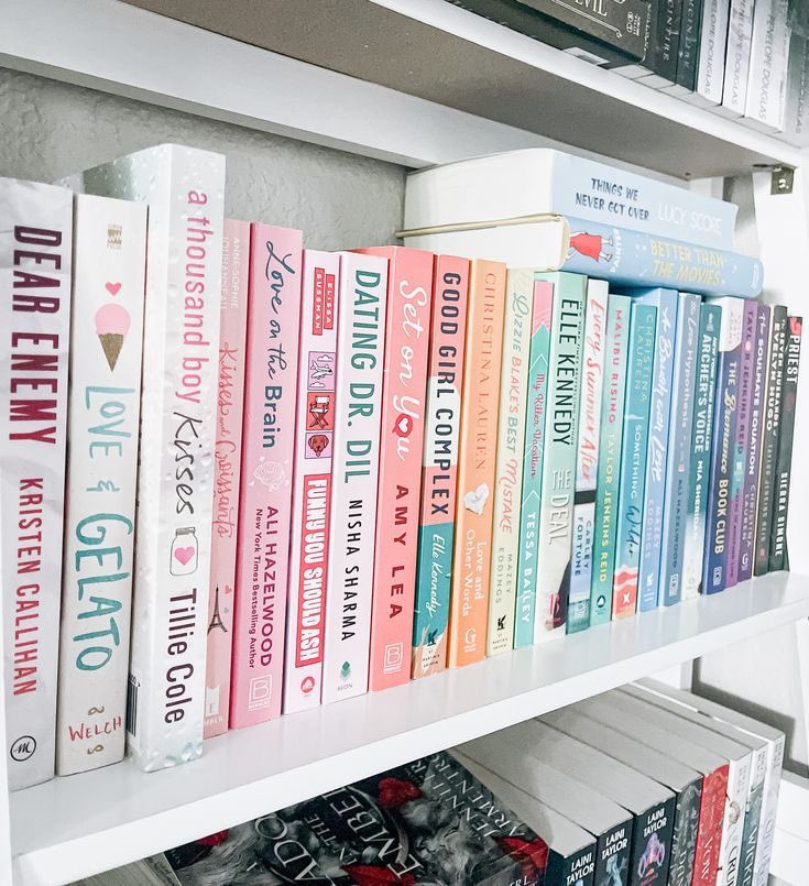 OKAY HELLO, 📚 BOOK GIVEAWAY 📚 TIME!! 

i’ll randomly pick one person to receive a book of their choosing at the end of next week! 

leave ur amazon wishlist below if u don’t have smth specific in mind. 

the giveaway is open internationally!!

• LIKE, RT and FOLLOW to enter 🫶🏻