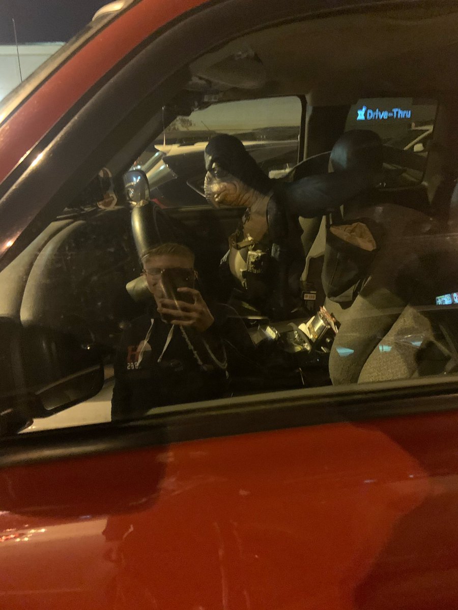 gth529's tweet photo. @questionablejpg i know who blood was in the car with https://t.co/j9rKxo7nrM