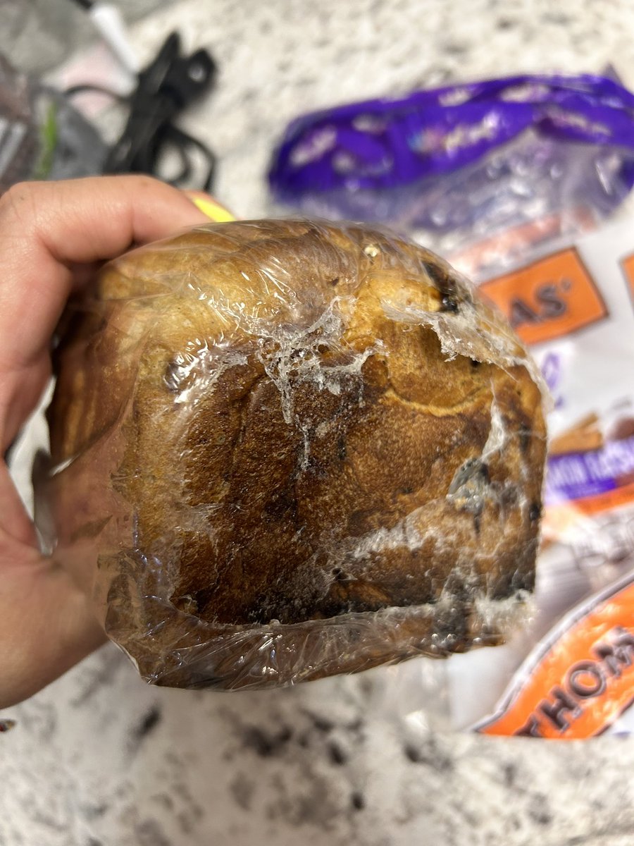 rxqueen36's tweet photo. Went grocery shopping today for all my faves which always include  @ThomasBreakfast  cinnamon raisin bread. Total bummer when I opened it for a night time snack. I prefer my bread without melted plastic https://t.co/U3Vijjvryu