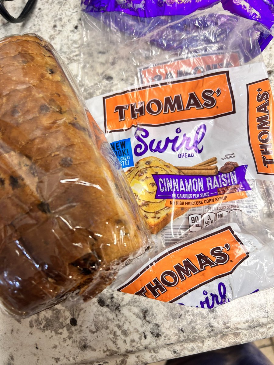 rxqueen36's tweet photo. Went grocery shopping today for all my faves which always include  @ThomasBreakfast  cinnamon raisin bread. Total bummer when I opened it for a night time snack. I prefer my bread without melted plastic https://t.co/U3Vijjvryu