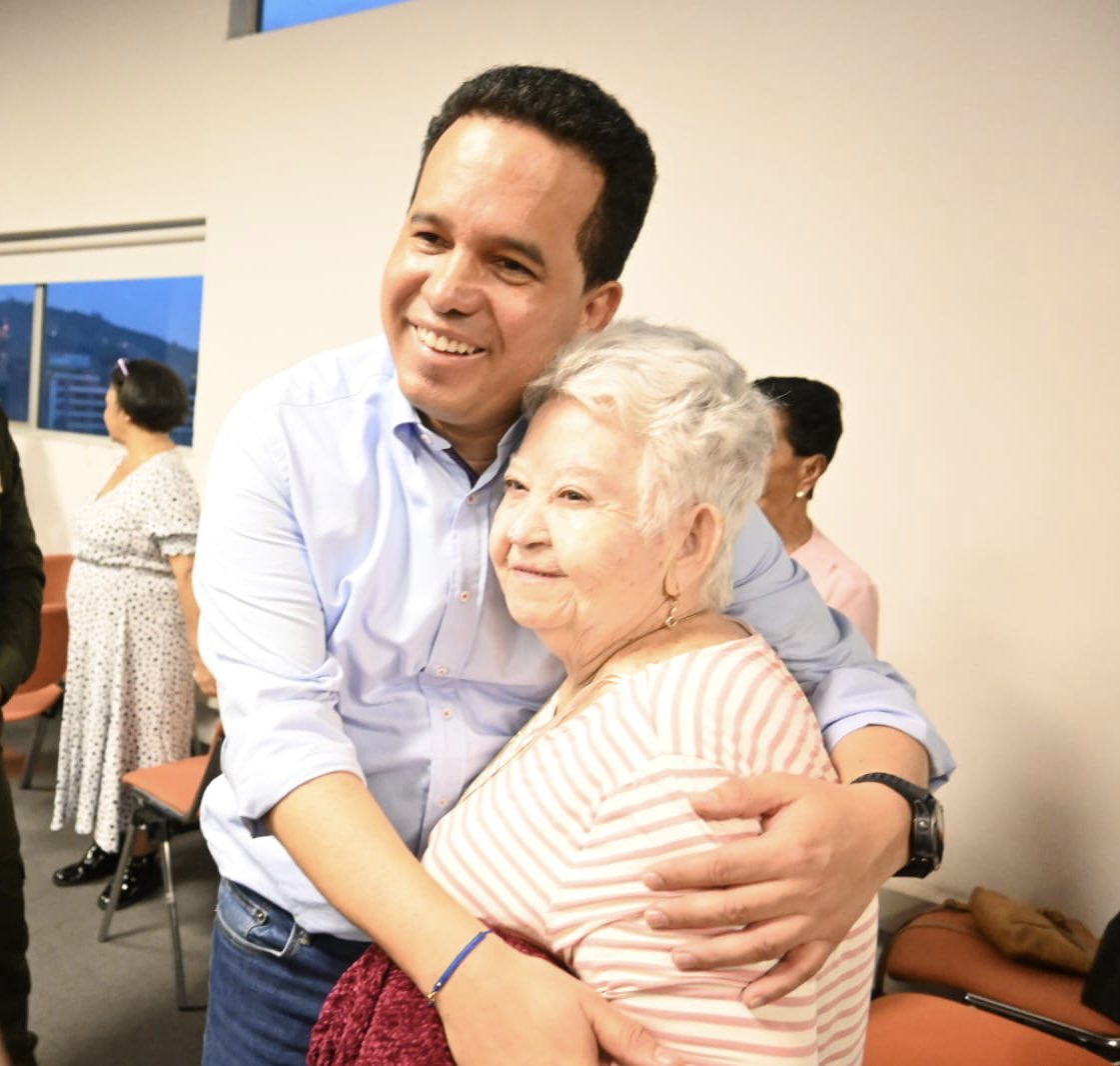 SenadorTrujillo's tweet photo. Gracias al presidente del Concejo de #Itagüí Andrés Arcila y a Andrés López por exaltar a las madres itagüiseñas, destacando su dedicación y amor incondicional.
@andresarcilap 
@andreslopezram https://t.co/oImSarin94