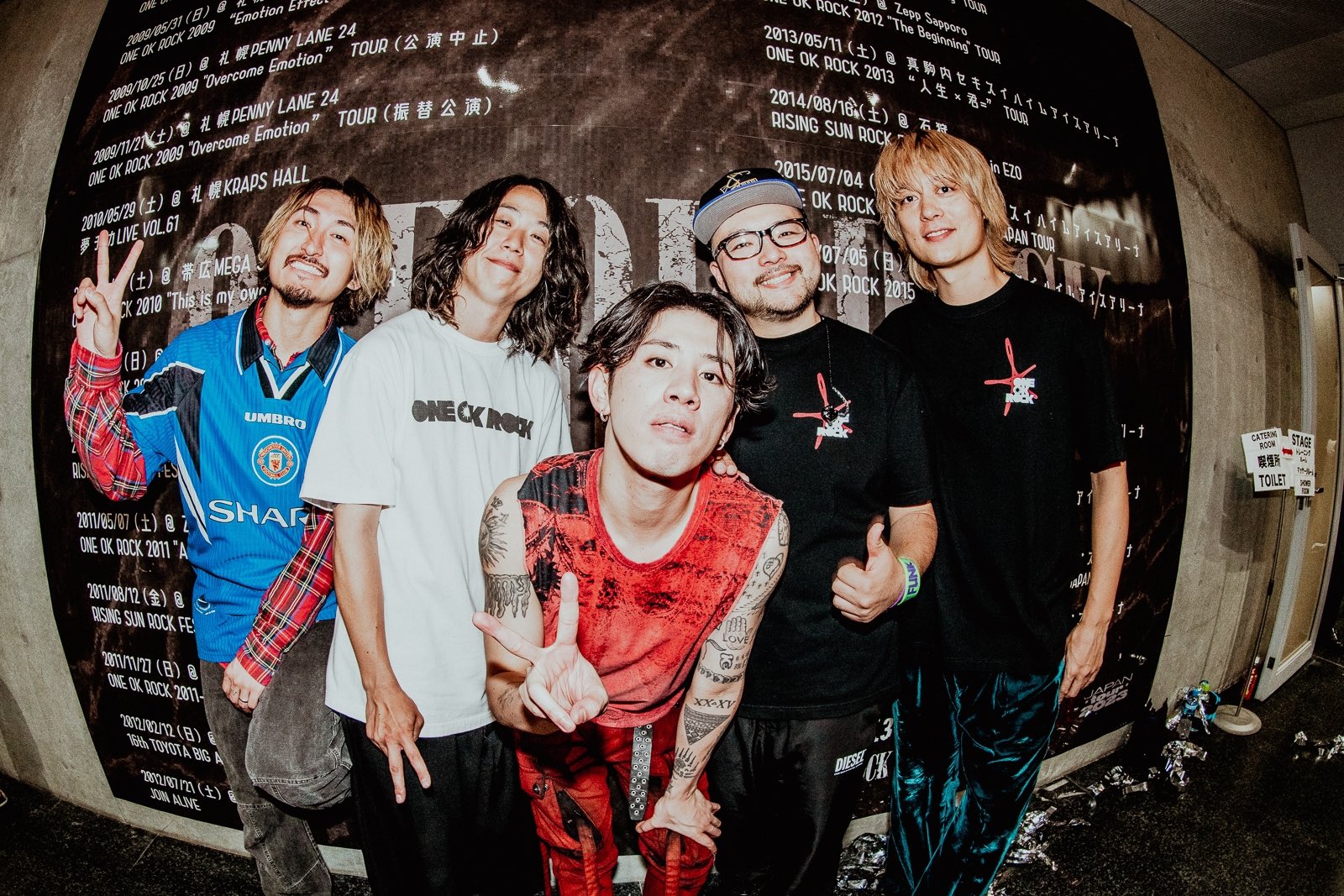 ONE OK ROCK ワンオクロック ワールド・ツアー パス メンバーサイン Amazon.co.jp: ONE OK ROCK ワンオクロック サイン入りCD AAA