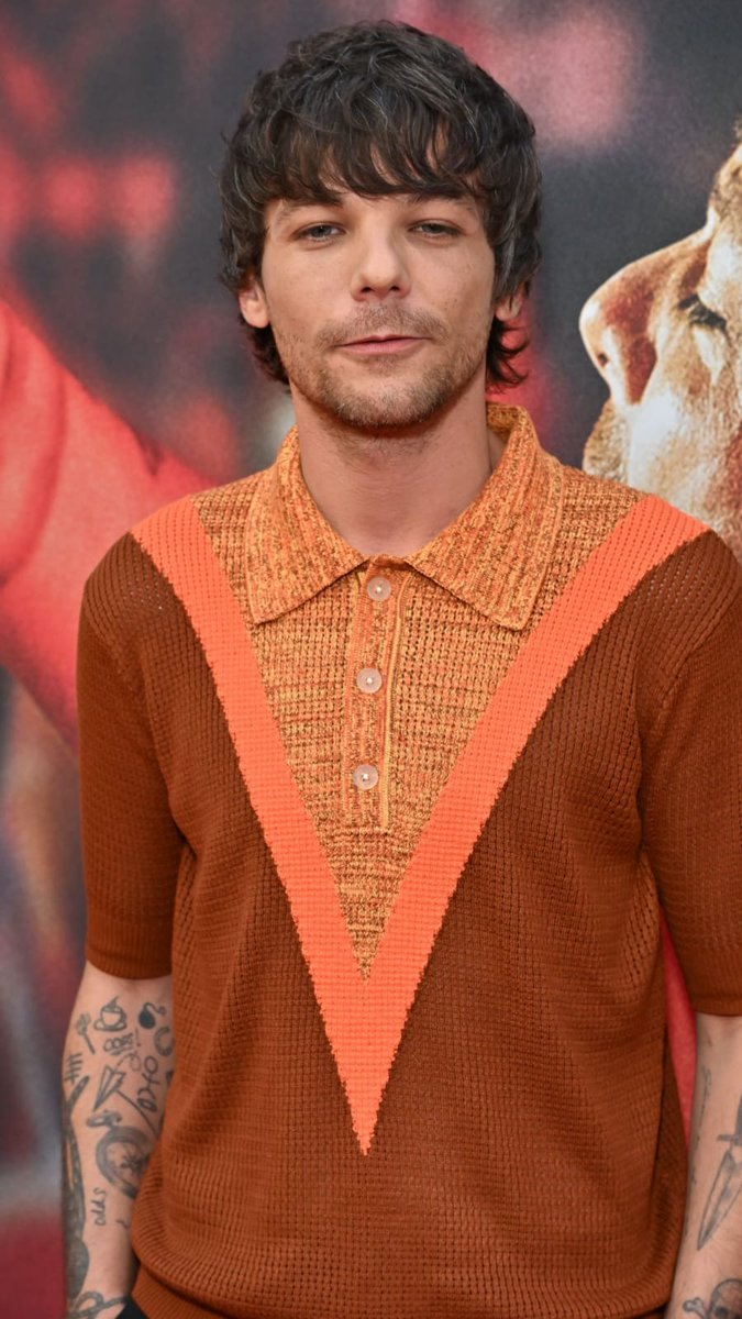 LouisMxMedia's tweet photo. 📸| ¡Louis y Charlie en la alfombra roja el día de hoy!

#AOTVLiveFromLA https://t.co/WO3OAfIUk8