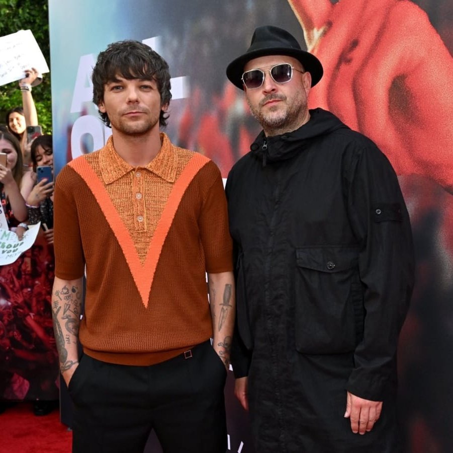 LouisMxMedia's tweet photo. 📸| ¡Louis y Charlie en la alfombra roja el día de hoy!

#AOTVLiveFromLA https://t.co/WO3OAfIUk8